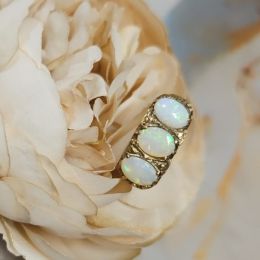 Ring 9ct Yellow Gold - 3 Opals