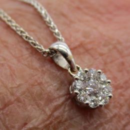 Necklace 18ct White Gold - Diamond Pendant