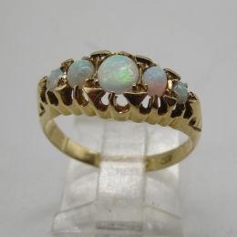 Ring 5 Opals - 18ct Yellow Gold