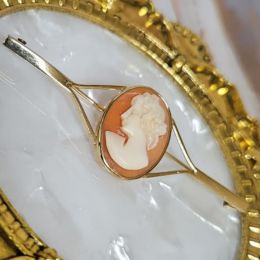 Bar Brooch 9ct Gold - Cameo